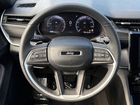 Used 2023 Jeep Grand Cherokee L Laredo AWD/4WD image 12