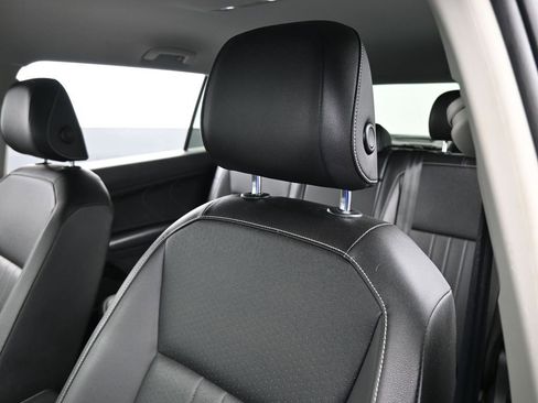 Used 2022 Volkswagen Tiguan SE image 16