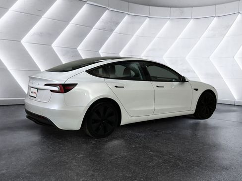 Used 2024 Tesla Model 3 Standard Range RWD image 4
