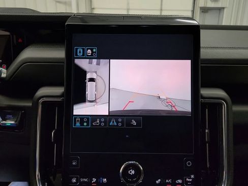 Used 2025 GMC Yukon XL Denali AWD/4WD image 45