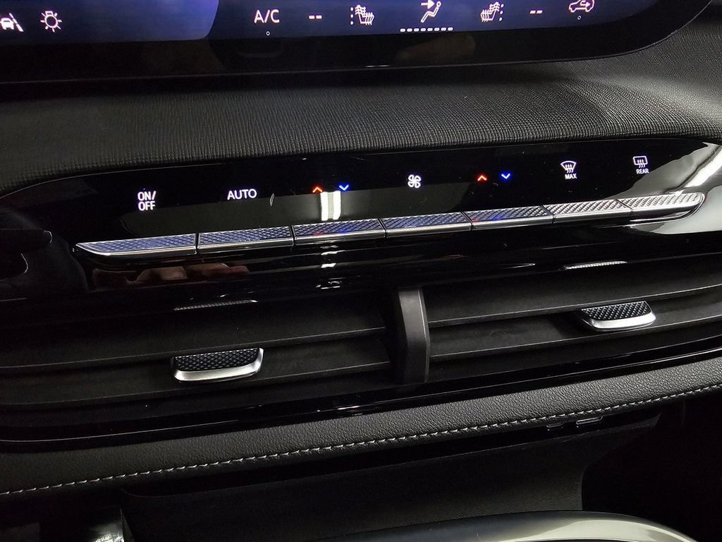Used 2025 Buick Enclave Sport Touring w/ Super Cruise Package FWD image 19
