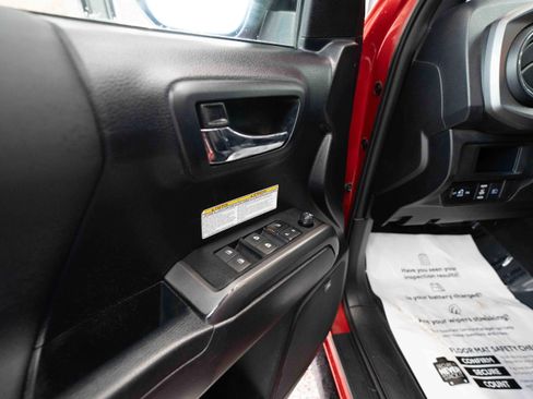 Used 2019 Toyota Tacoma TRD Off-Road image 7