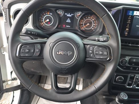 Used 2025 Jeep Gladiator Sport AWD/4WD image 15