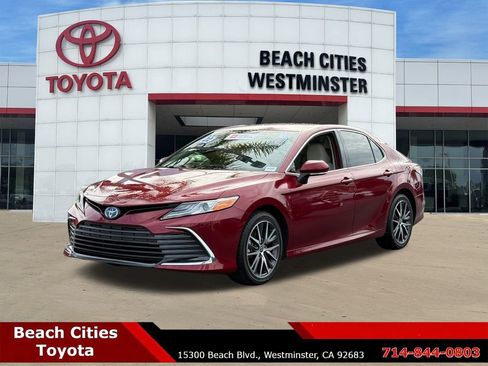 Certified 2022 Toyota Camry XLE image 6