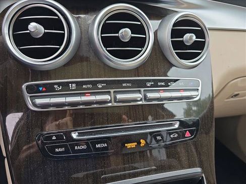 Used 2019 Mercedes-Benz GLC 300 4MATIC image 22