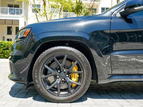 Used 2018 Jeep Grand Cherokee Trackhawk AWD/4WD image 13