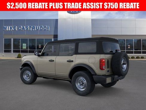 New 2025 Ford Bronco 4-Door image 4