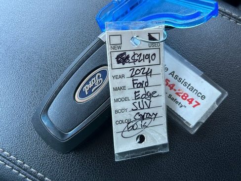 Used 2024 Ford Edge Titanium image 39