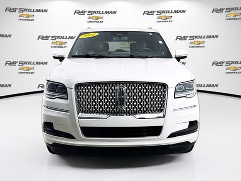 Used 2023 Lincoln Navigator Reserve AWD/4WD image 2