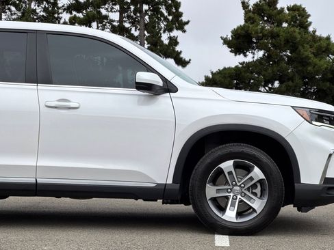 Certified 2025 Honda Pilot EX-L image 34