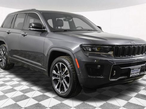 Used 2022 Jeep Grand Cherokee Overland w/ Luxury Tech Group IV image 16