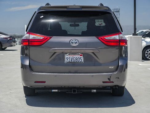 Used 2017 Toyota Sienna XLE w/ XLE Navigation Package FWD image 7