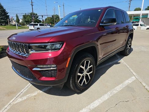 Certified 2025 Jeep Grand Cherokee Limited w/ Luxury Tech Group II AWD/4WD image 11
