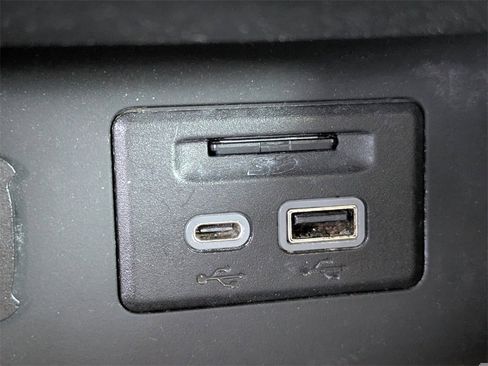 Used 2023 GMC Acadia SLT image 30