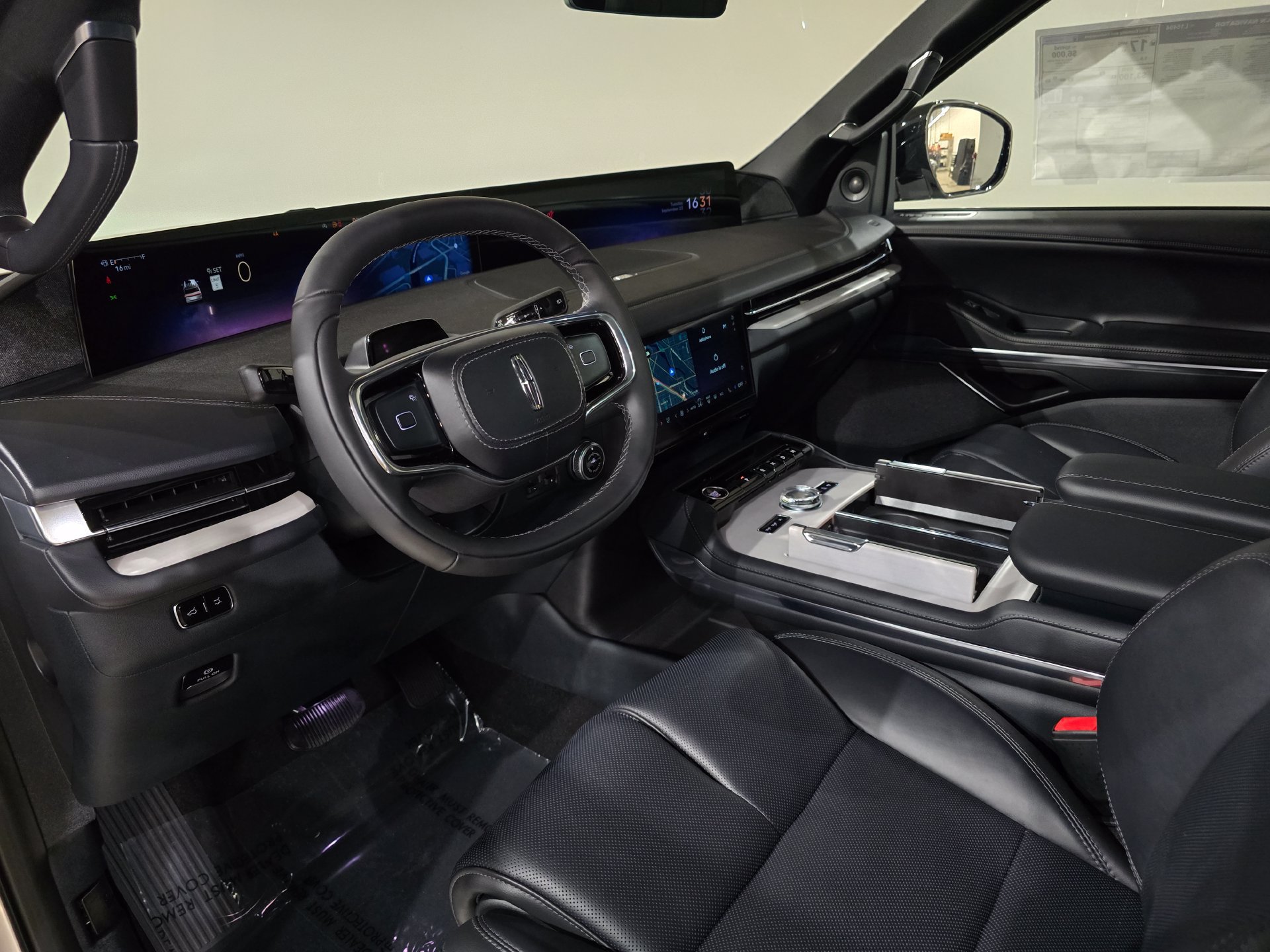New 2025 Lincoln Navigator Reserve w/ Jet Appearance Package AWD/4WD image 17