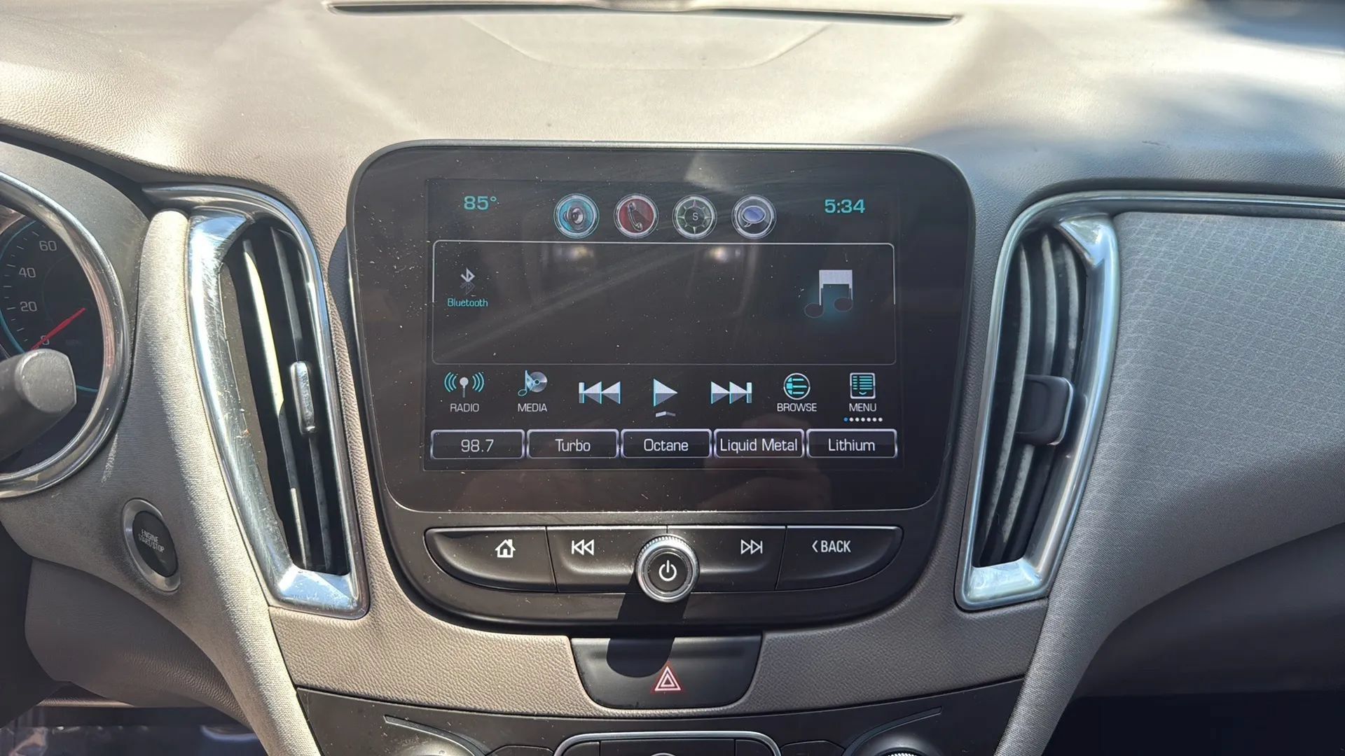 Used 2017 Chevrolet Malibu LT FWD image 34