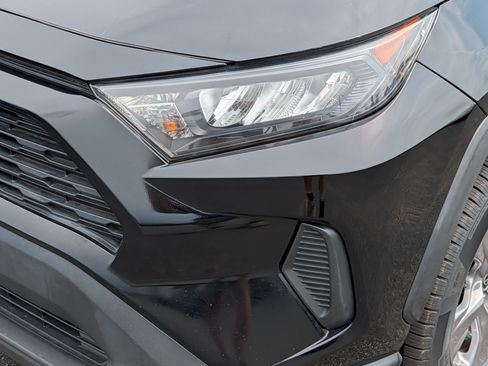 Used 2022 Toyota RAV4 LE AWD/4WD image 16