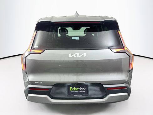 Used 2024 Kia EV9 Light Long Range RWD image 7