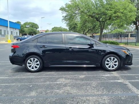 Used 2023 Toyota Corolla LE FWD image 3