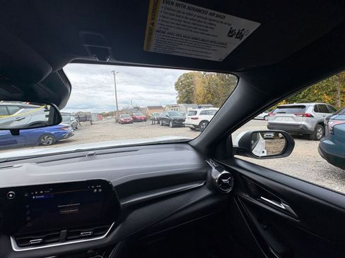 Used 2025 Chevrolet Equinox LT image 32