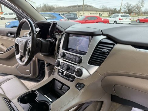 Used 2019 GMC Yukon XL SLT w/ Premium Edition AWD/4WD image 43