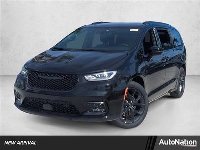 New 2026 Chrysler Pacifica Select