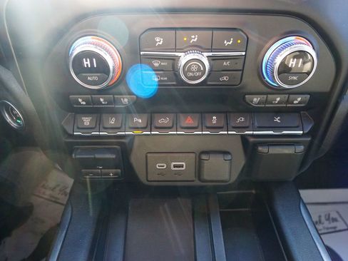 Used 2022 GMC Sierra 3500 Denali image 29