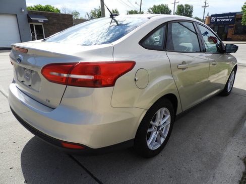 Used 2017 Ford Focus SE FWD image 9