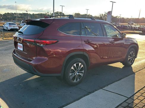 Certified 2020 Toyota Highlander XLE image 5