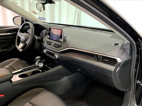 Used 2021 Nissan Altima 2.5 SV FWD image 28