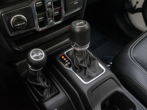 Used 2023 Jeep Wrangler Unlimited Sahara w/ Cold Weather Group AWD/4WD image 21