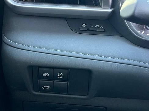 Used 2025 Toyota Highlander LE FWD image 20