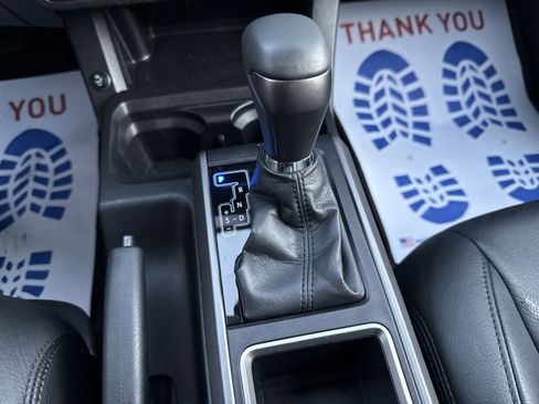 Used 2022 Toyota Tacoma TRD Sport image 19