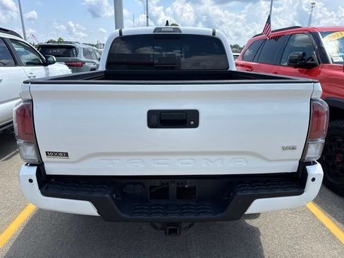 Used 2022 Toyota Tacoma TRD Off-Road w/ Technology Package AWD/4WD image 8