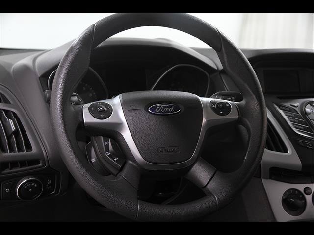 Used 2014 Ford Focus SE w/ SE Winter Package FWD image 7
