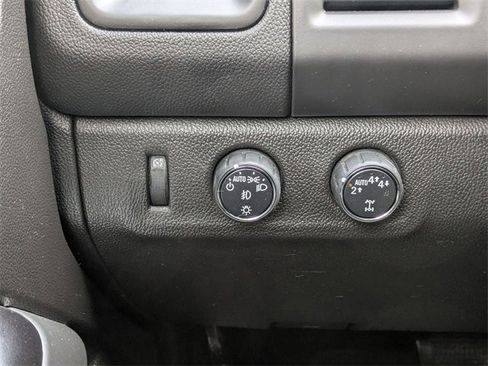 Used 2017 Chevrolet Colorado LT w/ Midnight Edition image 18