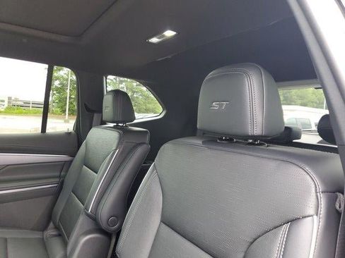 New 2026 Buick Enclave Sport Touring w/ Power Package FWD image 10