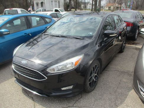Used 2015 Ford Focus SE w/ SE Sport Package image 3