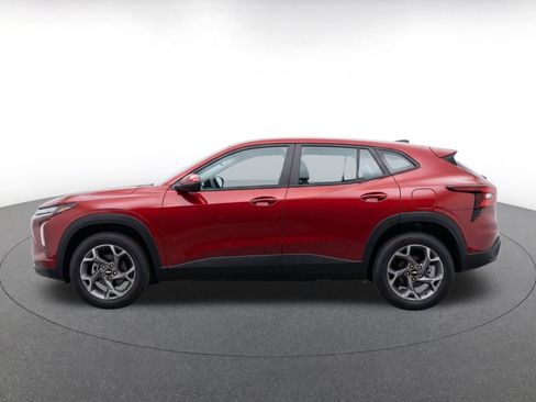 Used 2025 Chevrolet Trax LT FWD image 4