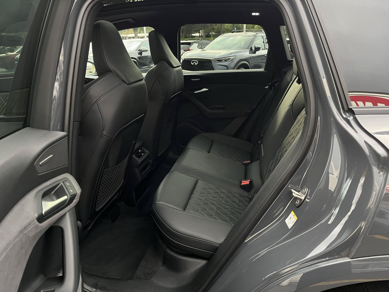 Used 2025 Audi SQ6 e-tron Premium Plus w/ Premium Plus AWD/4WD image 15