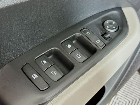 New 2025 Hyundai Venue SEL image 17