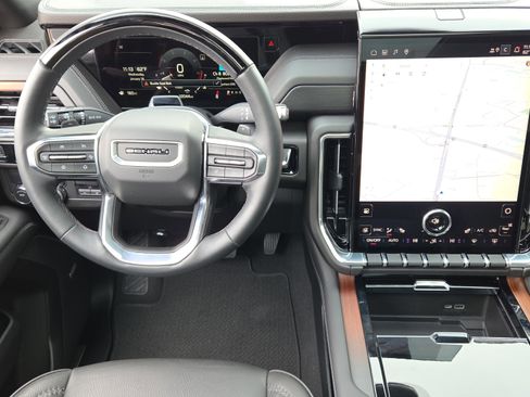 Used 2025 GMC Yukon Denali w/ Denali Reserve Package image 12