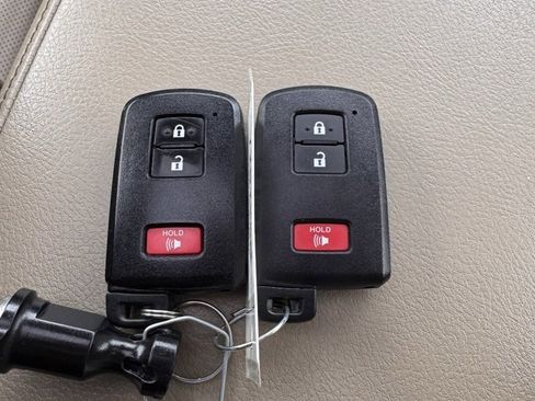 Used 2020 Toyota 4Runner Limited image 35