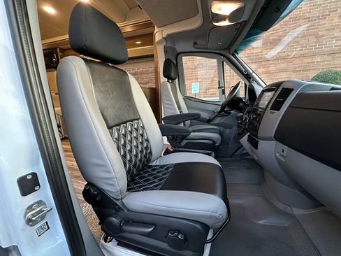 Used 2016 Mercedes-Benz Sprinter 3500 image 52