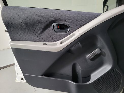 Used 2009 Toyota Yaris 4-Door Hatchback image 29