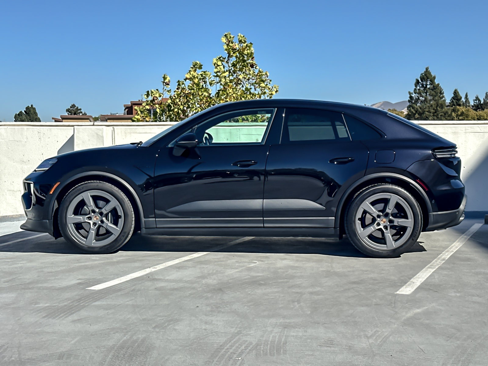 Used 2026 Porsche Macan 4 Electric AWD/4WD image 3