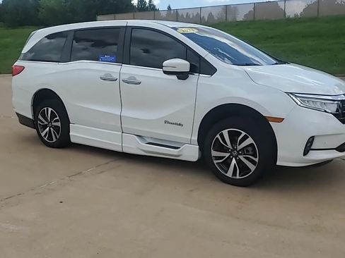 Used 2023 Honda Odyssey Touring image 2