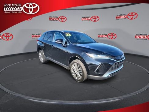 Used 2023 Toyota Venza XLE AWD/4WD image 2