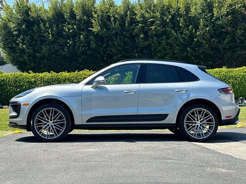 Certified 2026 Porsche Macan AWD/4WD image 2