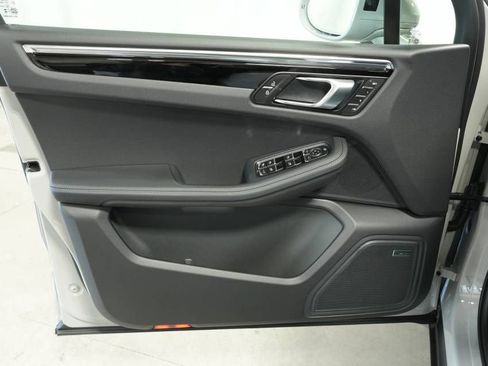 Certified 2026 Porsche Macan AWD/4WD image 25